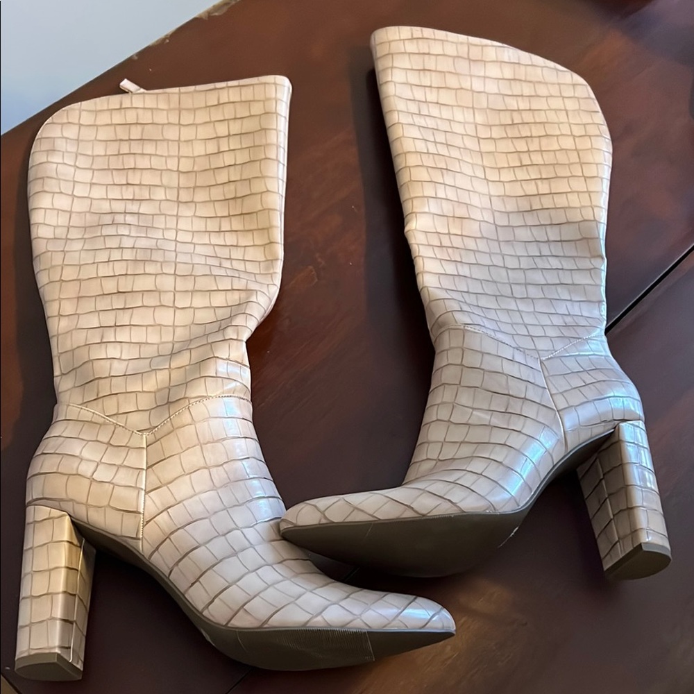 Scoop NYC Tan Ankle Textured Boot Size 10